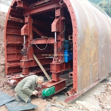 貴州引水洞臺車施工現(xiàn)場